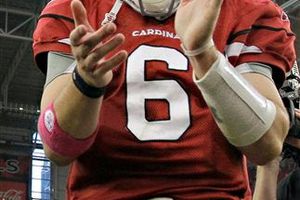 Max Hall debuta y guía al triunfo a Arizona 30-20 contra Santos