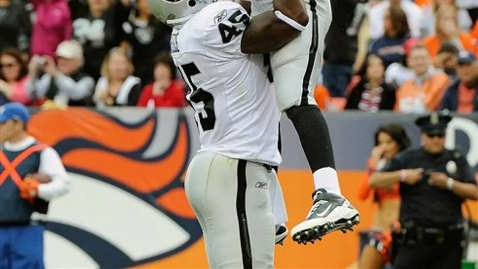 McFadden anota cuatro touchdowns y Raiders masacra 59-14 a Denver