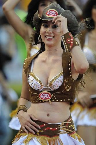 Las guapas del partido entre Tigres y Estudiantes