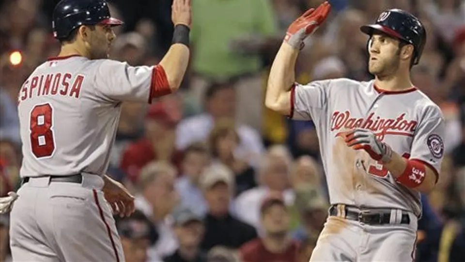 Adrián González pega su home run 200