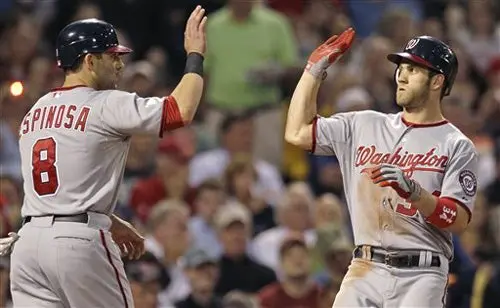 Bryce Harper se lució en Fenway Park | AP