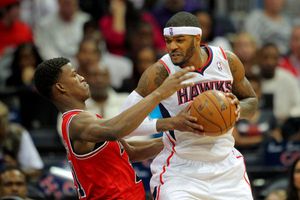 Hawks sorprende a los Bulls