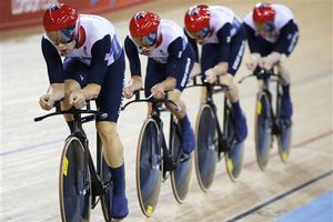 Ciclista británico confiesa que cayó a propósito para volver a iniciar