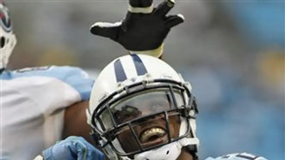 Titanes contienen a Newton y se imponen 30-3 a Panteras