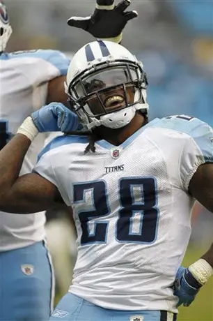 Titanes contienen a Newton y se imponen 30-3 a Panteras
