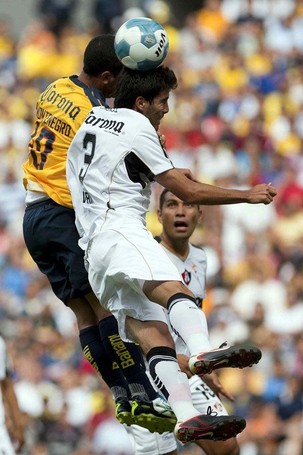 Cada balón se disputó con intensidad. FOTO: MEXSPORT