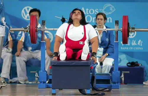 Perla Bárcenas se cuelga el bronce en halterofilia