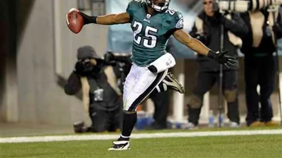 Filadelfia apaleó 45-19 a los Jets