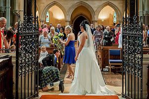 Detuvieron la boda para buscar el anillo