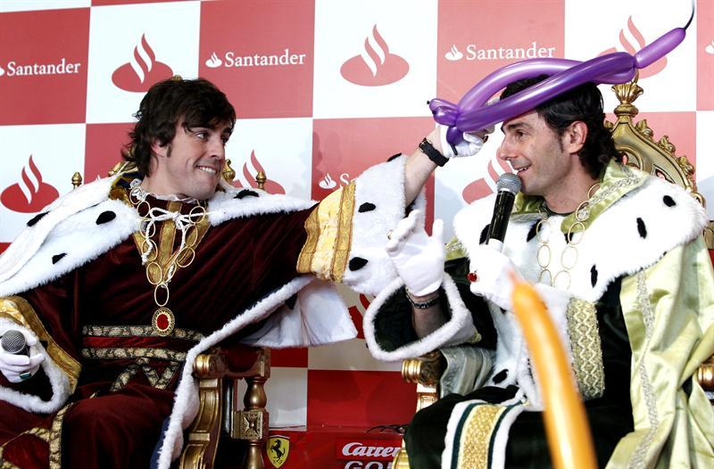 El piloto se vistió de rey mago. FOTO: EFE