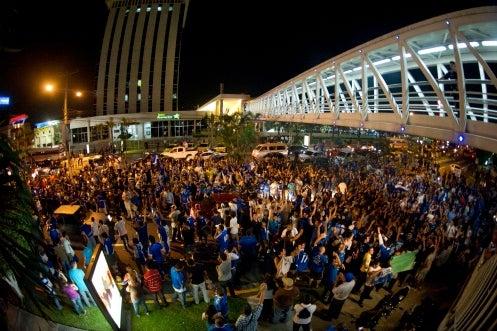 Aficionados salvadoreños se dieron cita en el hotel de concentración del Tri | CÉSAR VICUÑA