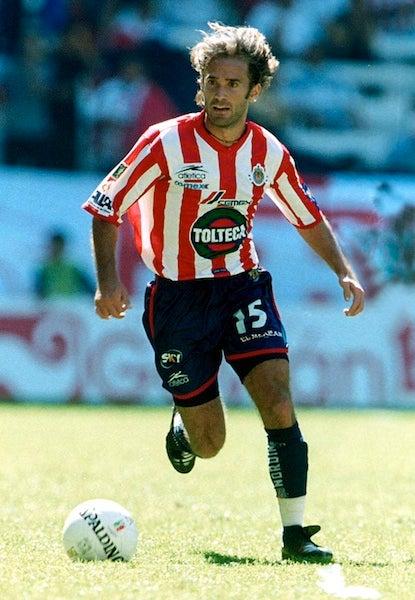 Manuel Sol con uno de los primeros uniformes de la década del 2000 | MEXSPORT