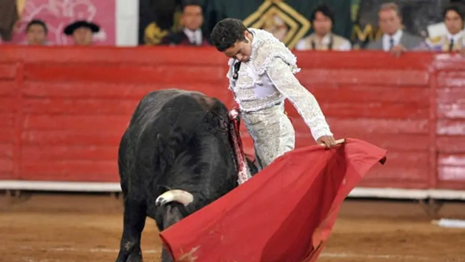Juan Pablo Sánchez dio auténtico faenón en tercera corrida de la Temporada Grande