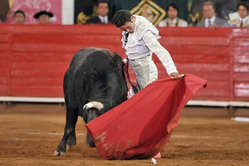 Juan Pablo Sánchez dio auténtico faenón en tercera corrida de la Temporada Grande