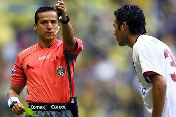 Miguel Flores es el árbitro central del encuentro. FOTO: MEXSPORT