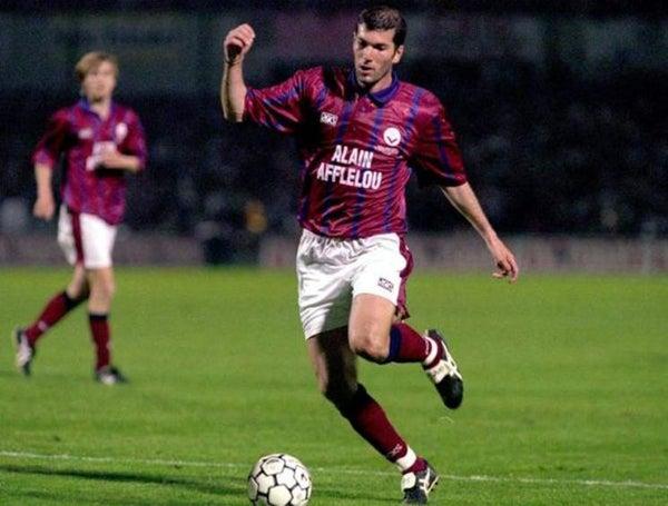 Con el Bordeaux conquistó la Copa Intertoto en 1995 l ESPECIAL
