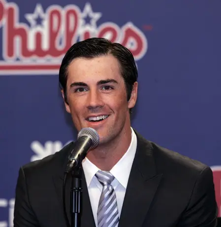 Hamels firma contrato de 144 mdd con Filis