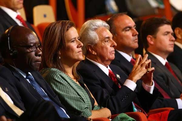 Margarita Zavala y Justino Compeán durante la ceremonia. FOTO: MEXSPORT