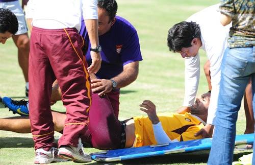 Zazueta fue trasladado al hospital para ser atendido (FOTO: EVA BECERRA)