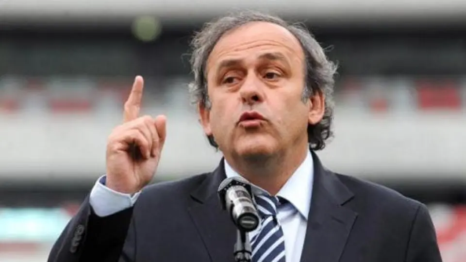 Platini 'amenaza' a Rumania tras actos racistas