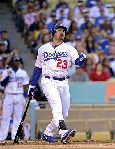 Adrián González ya se estrenó con los Dodgers | AP