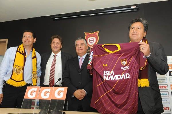 Arias es presentado como el nuevo director técnico de Estudiantes, tras la salida de Chelís. FOTO: EVA BECERRA