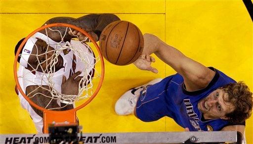 Dallas derrota 95-93 a Miami en un final cardíaco para poner la serie 1-1 en la Final de la NBA. FOTO: AP
