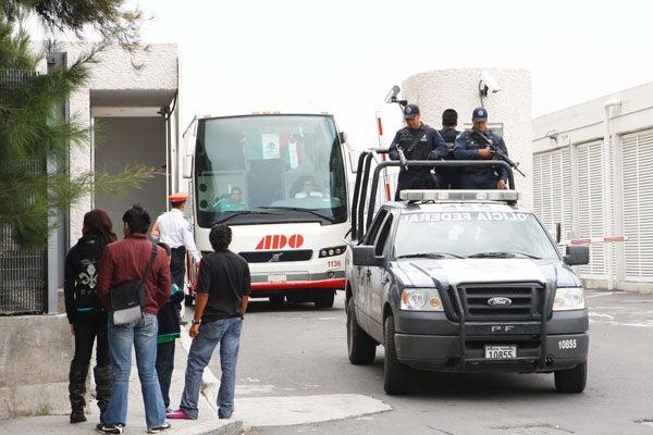 El Tri llegó enmedio de un fuerte operativo de seguridad. FOTO: ESTEBAN LÓPEZ