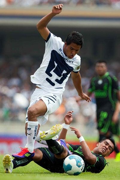 Pumas y Santos en un duelo apretado en el Olímpico Universitario. FOTO: MEXSPORT