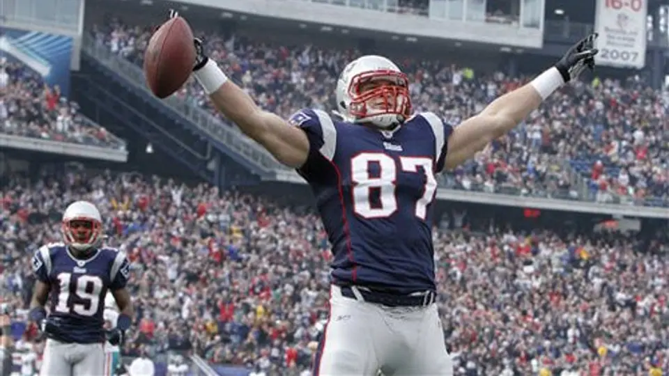 Renueva Gronkowski con Pats'