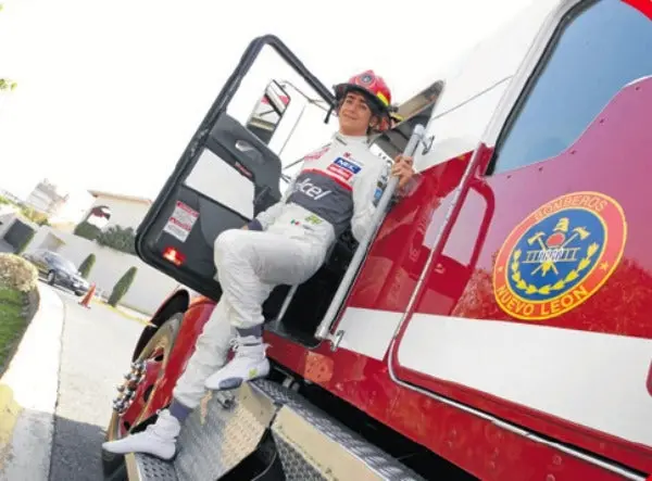 Esteban Gutiérrez se viste de bombero