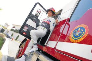 Esteban Gutiérrez se viste de bombero