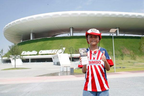 Al obtener sus entradas la afición rojiblanca espera con ansiedad el jueves por la noche (FOTO: SAÚL MOLINA)
