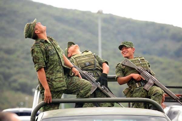 El Estadio Omnilife está bajo un fuerte dispositivo de seguridad. FOTO: SAÚL MOLINA
