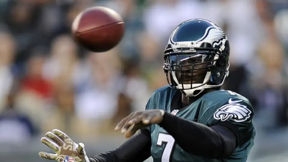 Vick se ausenta de práctica de Águilas