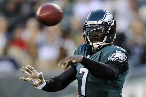 Vick se ausenta de práctica de Águilas