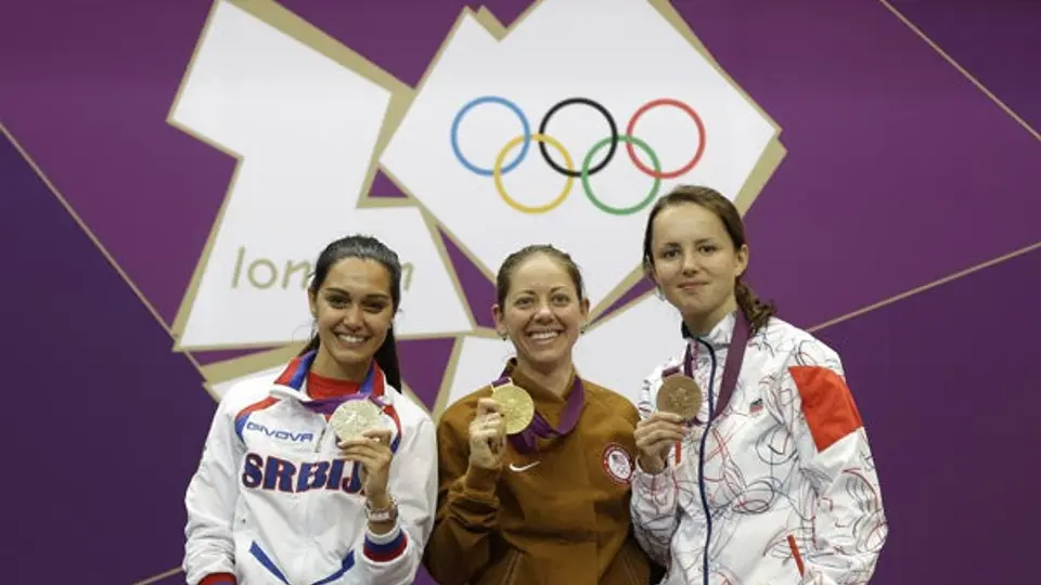 Estadounidense Gray consigue el oro en tiro