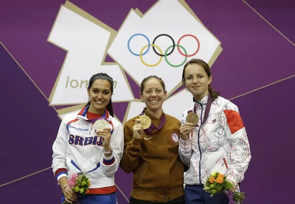 Estadounidense Gray consigue el oro en tiro
