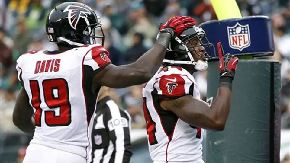 Atlanta supera a Filadelfia y sigue invicto