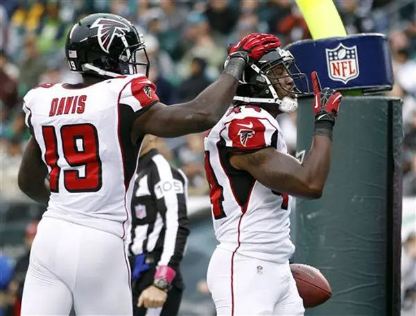 Atlanta supera a Filadelfia y sigue invicto