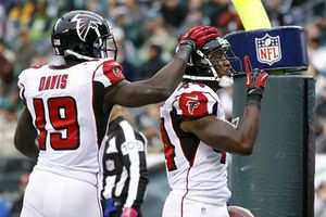 Atlanta supera a Filadelfia y sigue invicto