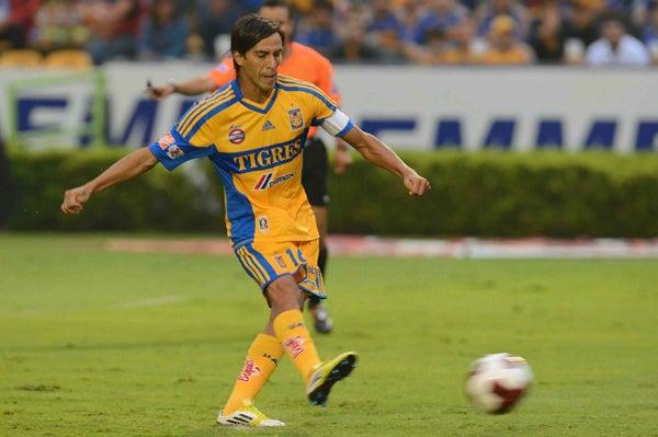 Lucas Lobos tuvo la oportunidad de abrir el marcador desde los once pasos pero erró la pena máxima | MEXSPORT