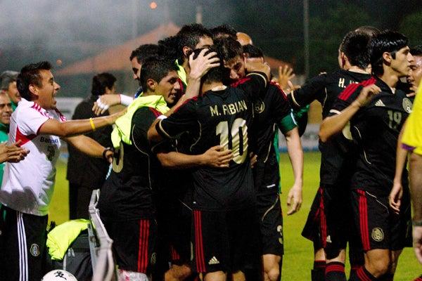Felicitan a Marco Fabian por su gran actuación en el torneo l MEXSPORT
