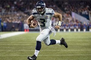 Russell Wilson, se luce en la victoria de su equipo