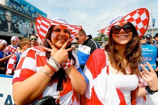 Las croatas también se dieron cita para apoyar a su selección