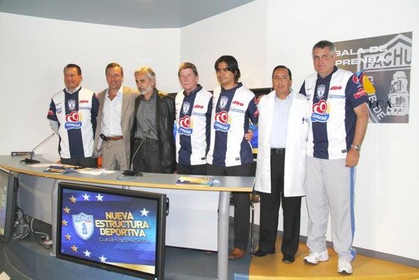 El holandés se integra al nuevo proyecto de Pachuca, que busca renovar su filosofía y estilo de juego. FOTO: Club Pachuca