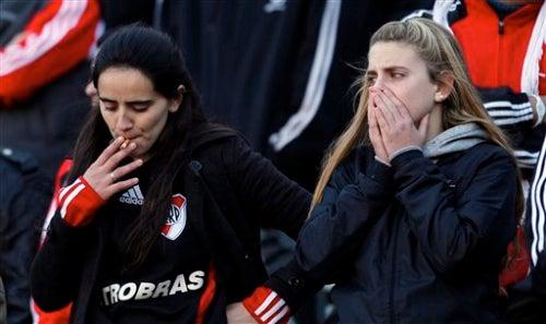 Los hinchas de River lucían desconsolados en el Monumental (FOTO: AP)