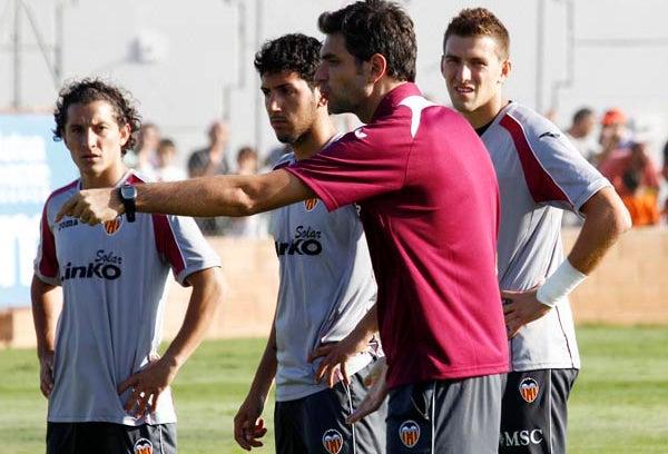Andrés Guardado escuchando al técnico Mauricio Pellegrino l CORTESIA