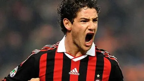 Milan no descarta deshacerse de Pato