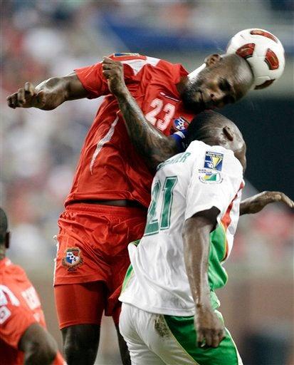 Pese a contar con mayor infraestructura deportiva, Panamá sufrió frente a Guadalupe. FOTO: AP